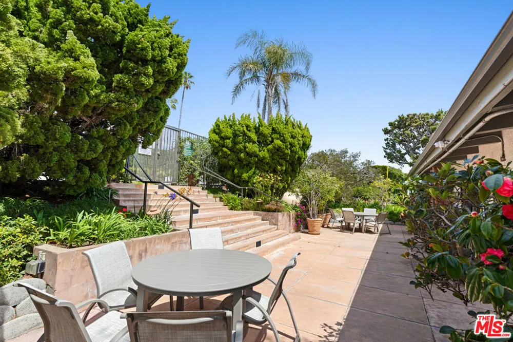 6795 Las Olas Way Malibu, CA 90265