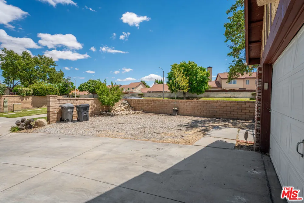 37603 Melton Avenue Palmdale, CA 93550