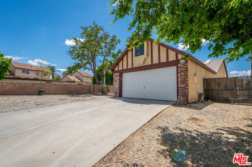 37603 Melton Avenue Palmdale, CA 93550