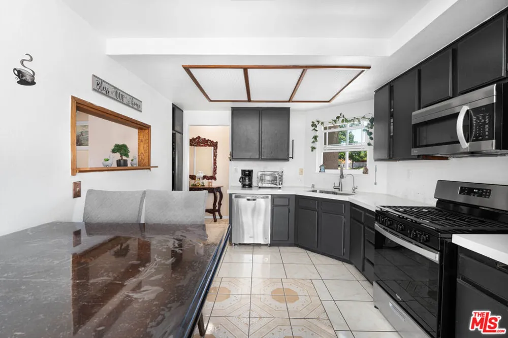 37603 Melton Avenue Palmdale, CA 93550