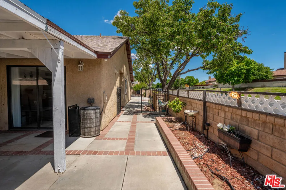 37603 Melton Avenue Palmdale, CA 93550
