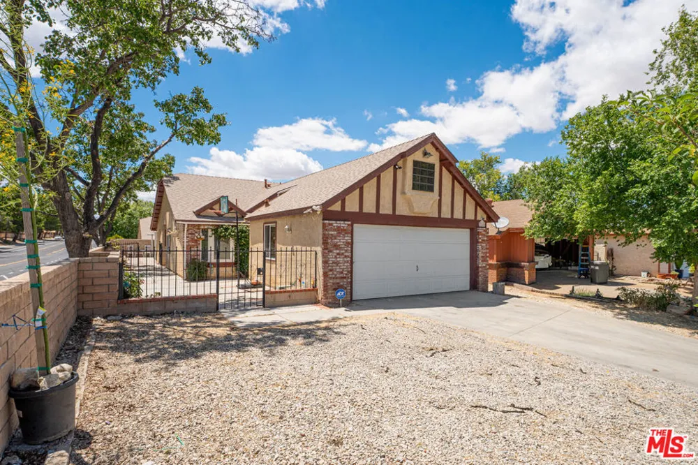 37603 Melton Avenue Palmdale, CA 93550