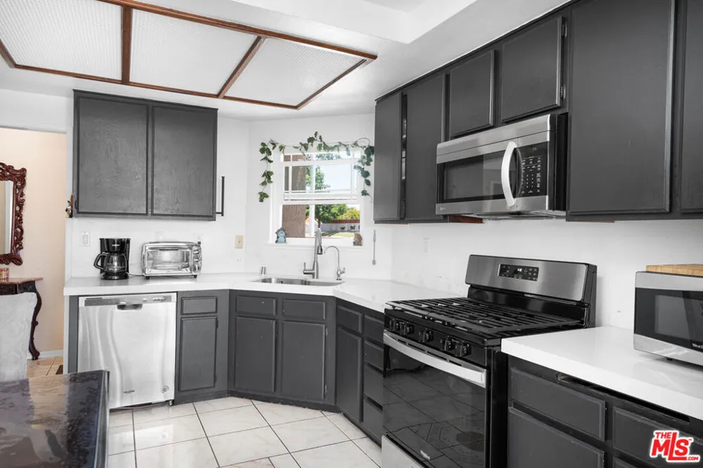 37603 Melton Avenue Palmdale, CA 93550