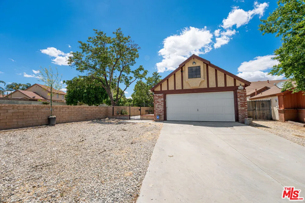37603 Melton Avenue Palmdale, CA 93550