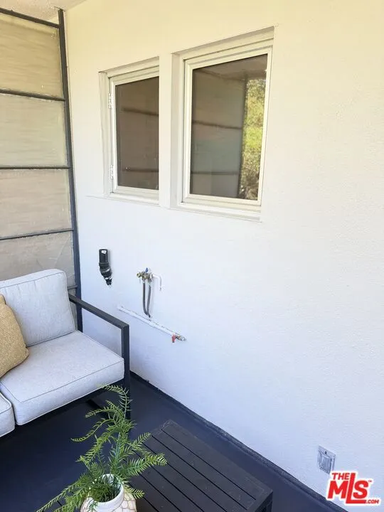 1328 Havenhurst Drive #202 West Hollywood, CA 90046