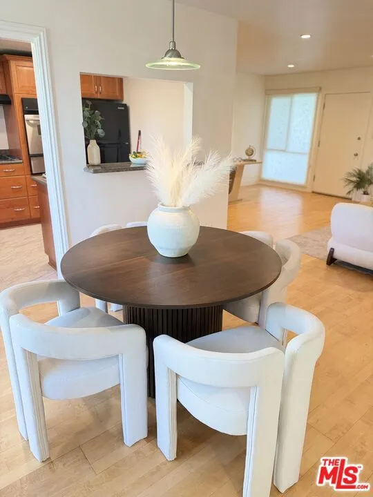 1328 Havenhurst Drive #202 West Hollywood, CA 90046
