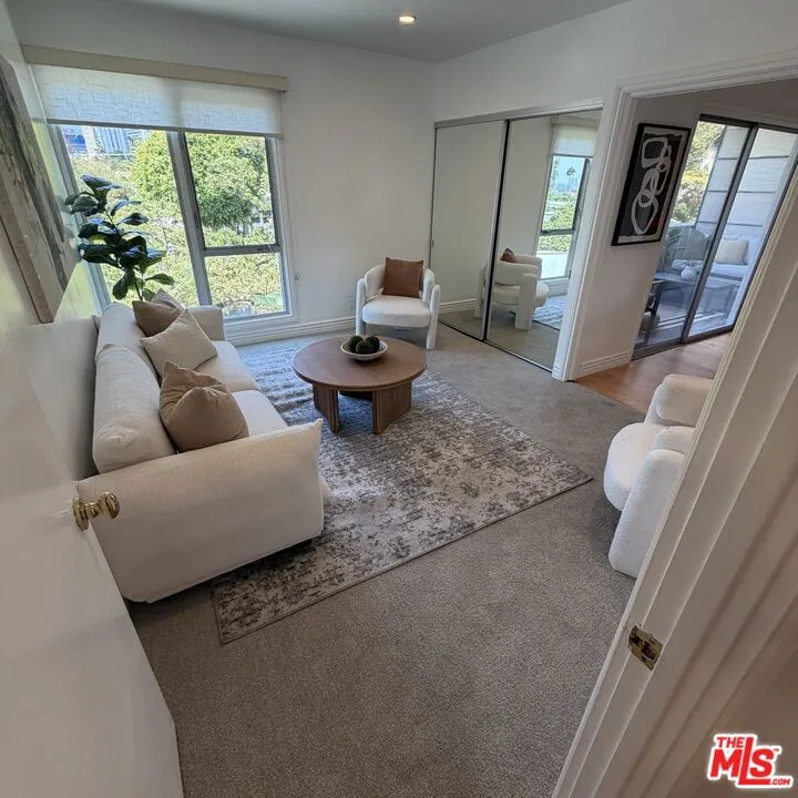1328 Havenhurst Drive #202 West Hollywood, CA 90046