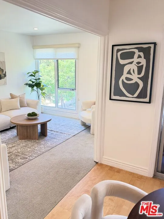 1328 Havenhurst Drive #202 West Hollywood, CA 90046