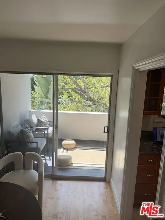 1328 Havenhurst Drive #202 West Hollywood, CA 90046