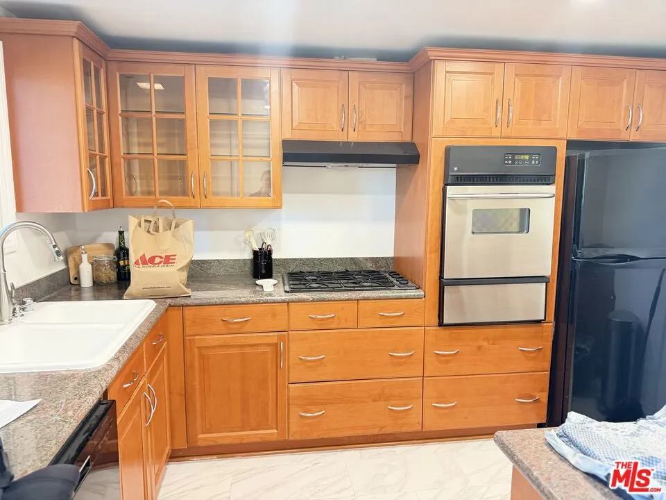 1328 Havenhurst Drive #202 West Hollywood, CA 90046