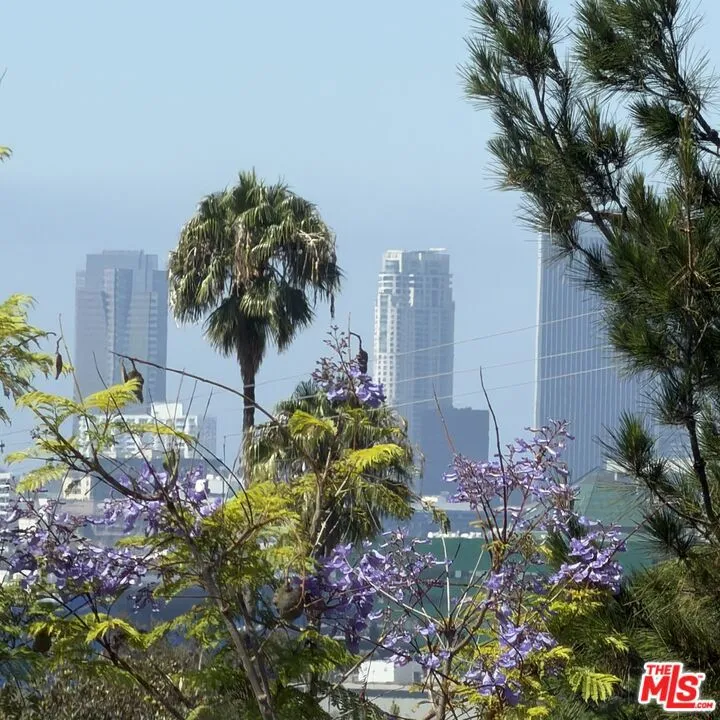 1328 Havenhurst Drive #202 West Hollywood, CA 90046