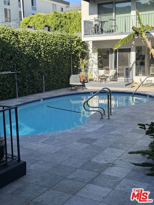 1328 Havenhurst Drive #202 West Hollywood, CA 90046