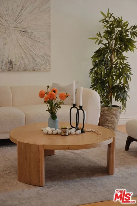 1328 Havenhurst Drive #202 West Hollywood, CA 90046