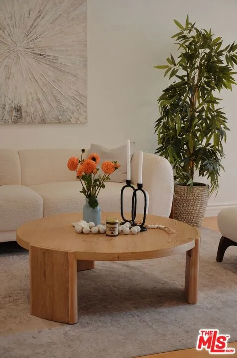 1328 Havenhurst Drive #202 West Hollywood, CA 90046