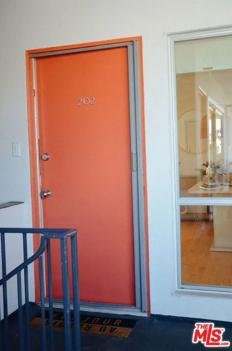 1328 Havenhurst Drive #202 West Hollywood, CA 90046