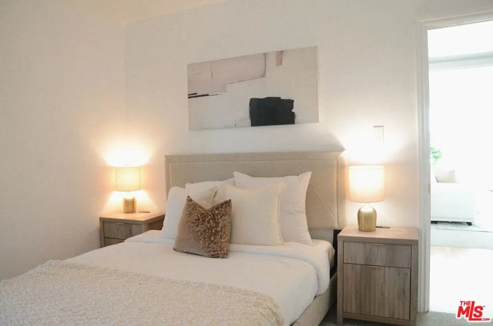 1328 Havenhurst Drive #202 West Hollywood, CA 90046