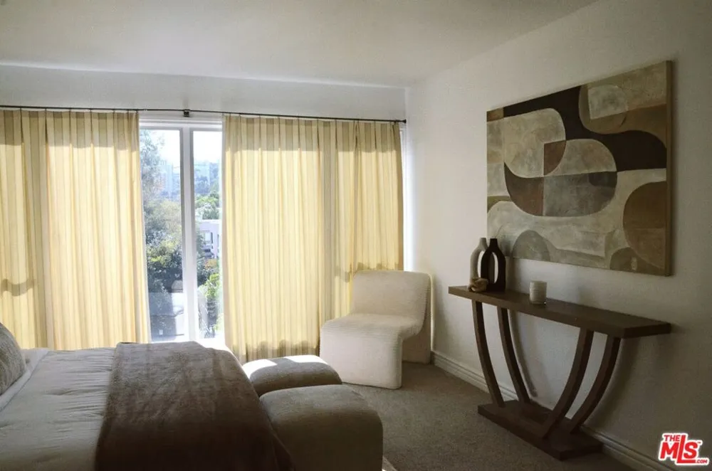 1328 Havenhurst Drive #202 West Hollywood, CA 90046