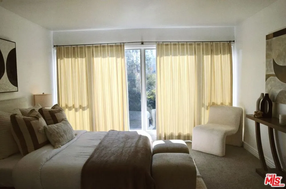 1328 Havenhurst Drive #202 West Hollywood, CA 90046