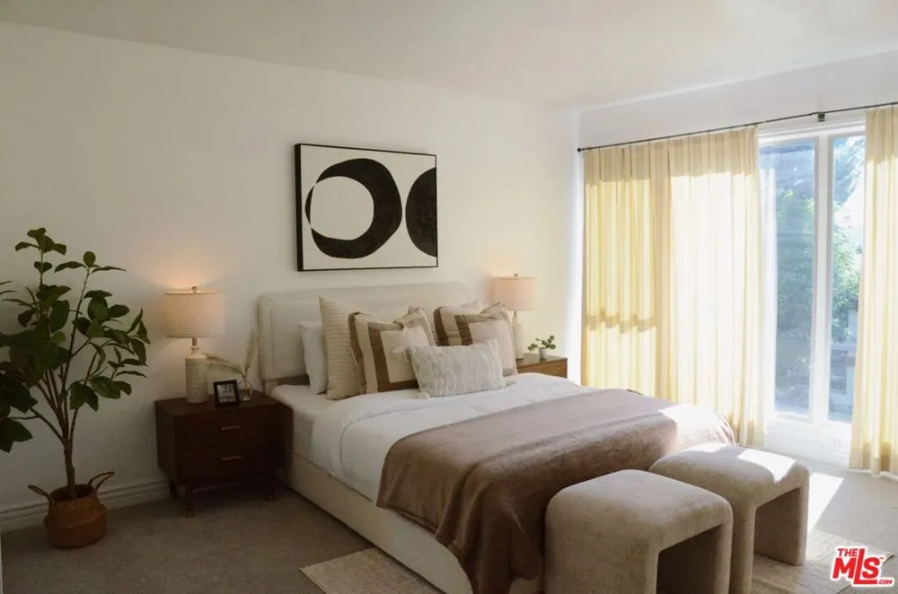 1328 Havenhurst Drive #202 West Hollywood, CA 90046