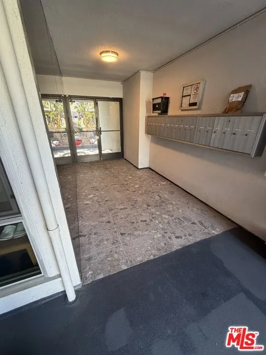 1328 Havenhurst Drive #202 West Hollywood, CA 90046