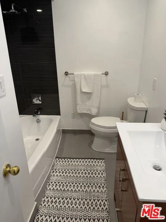 1328 Havenhurst Drive #202 West Hollywood, CA 90046