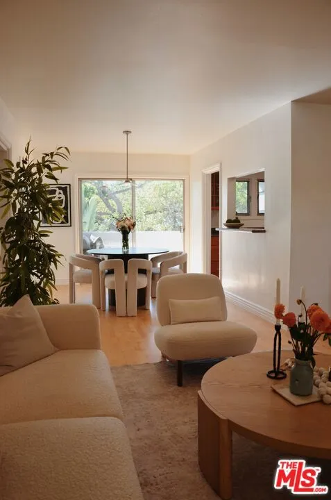 1328 Havenhurst Drive #202 West Hollywood, CA 90046