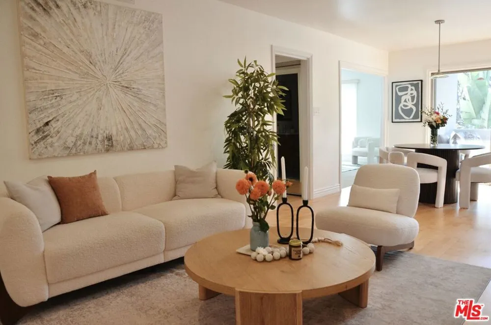 1328 Havenhurst Drive #202 West Hollywood, CA 90046