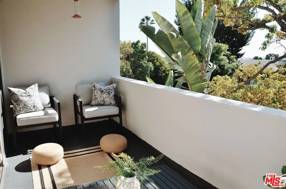 1328 Havenhurst Drive #202 West Hollywood, CA 90046