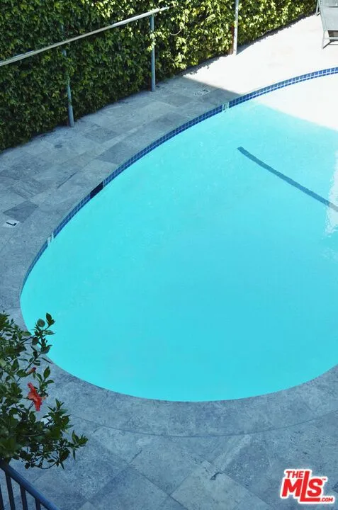1328 Havenhurst Drive #202 West Hollywood, CA 90046