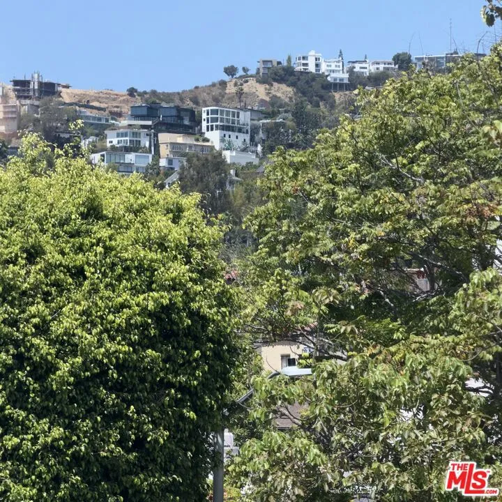 1328 Havenhurst Drive #202 West Hollywood, CA 90046