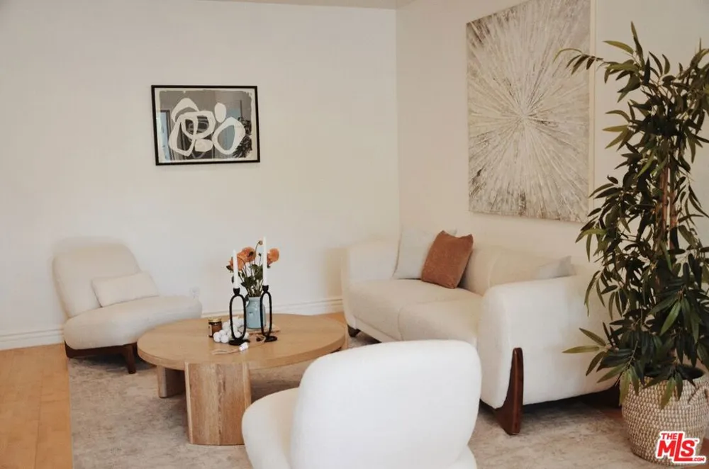 1328 Havenhurst Drive #202 West Hollywood, CA 90046