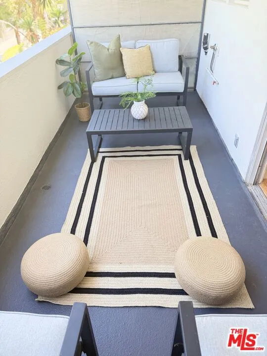 1328 Havenhurst Drive #202 West Hollywood, CA 90046