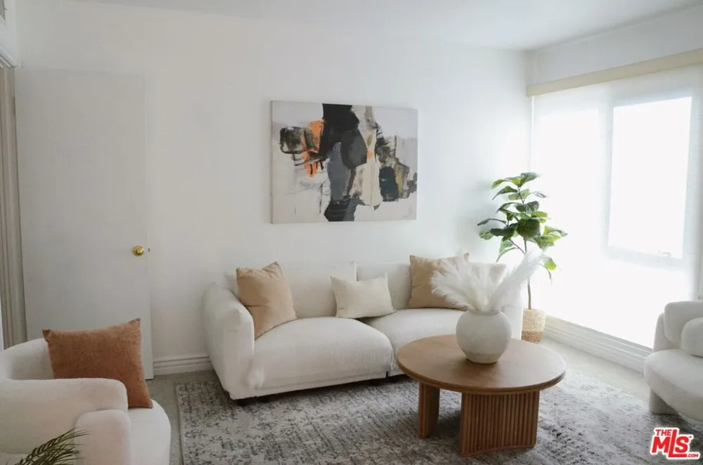 1328 Havenhurst Drive #202 West Hollywood, CA 90046
