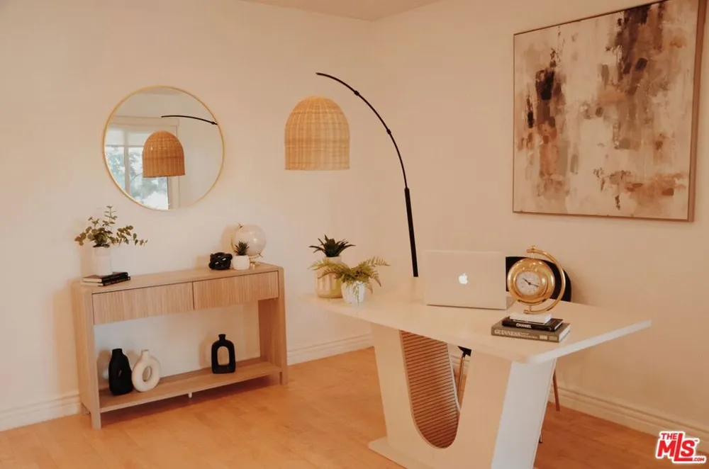 1328 Havenhurst Drive #202 West Hollywood, CA 90046