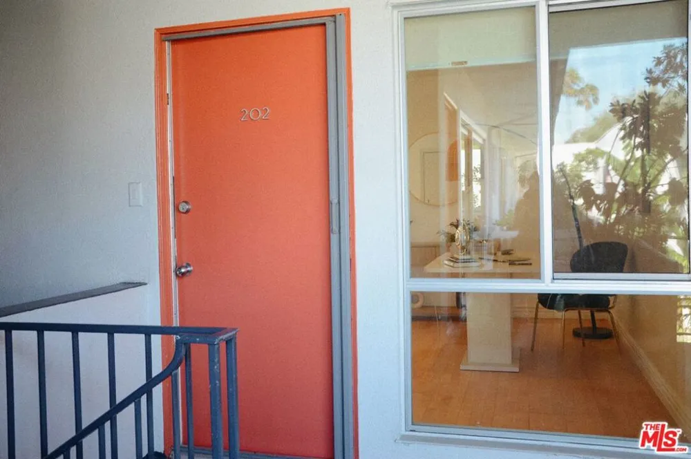 1328 Havenhurst Drive #202 West Hollywood, CA 90046