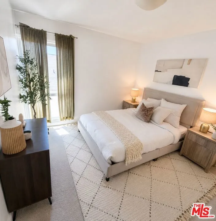1328 Havenhurst Drive #202 West Hollywood, CA 90046