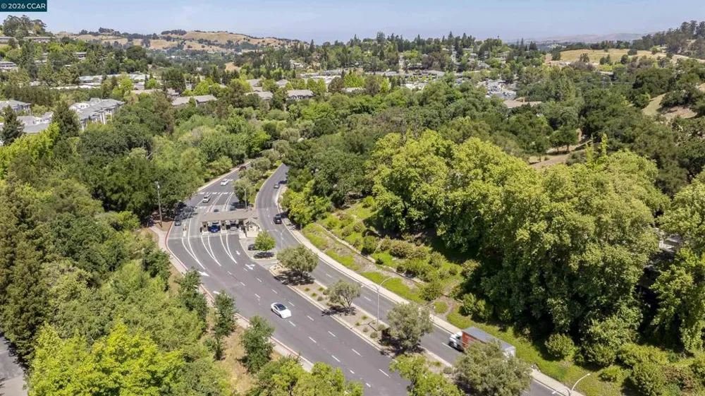 1109 Golden Rain Rd #4 Walnut Creek, CA 94595
