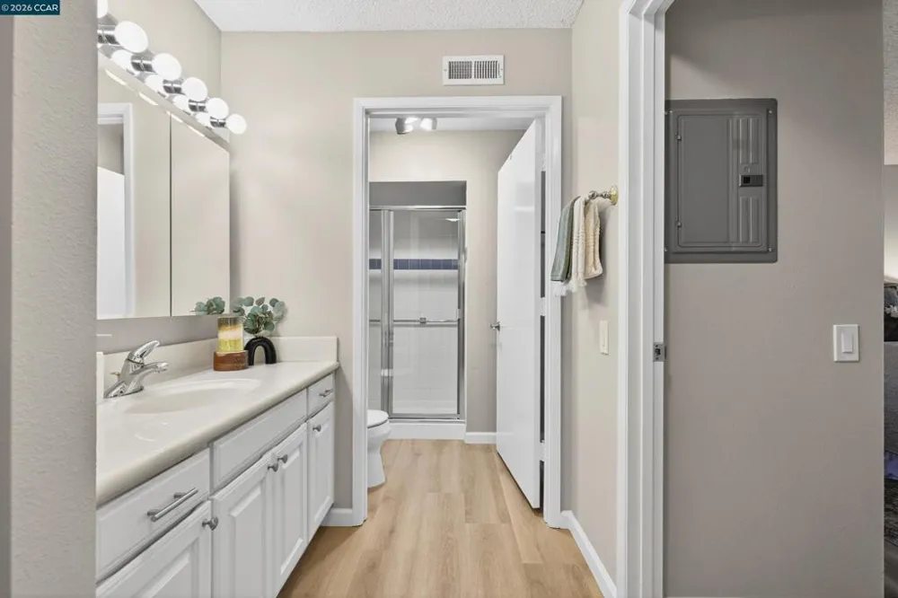 1109 Golden Rain Rd #4 Walnut Creek, CA 94595