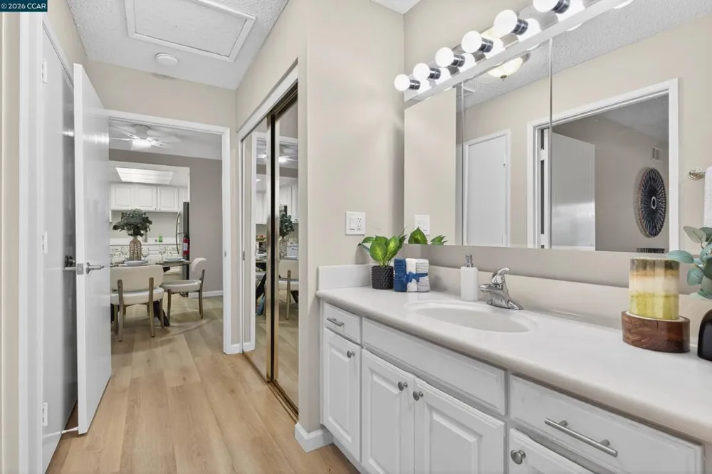 1109 Golden Rain Rd #4 Walnut Creek, CA 94595