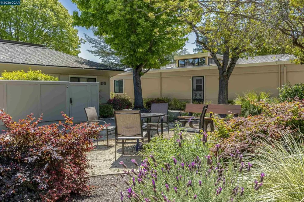 1109 Golden Rain Rd #4 Walnut Creek, CA 94595