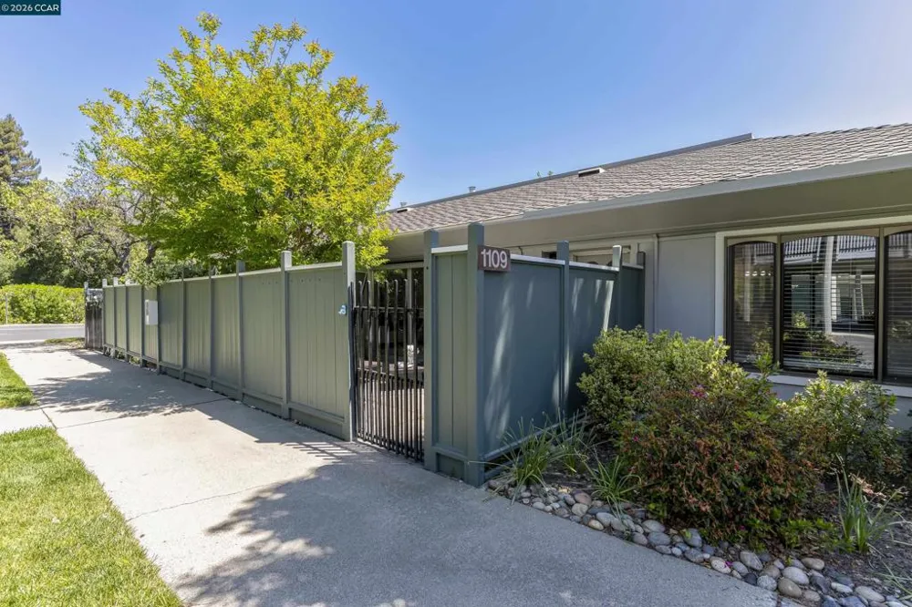 1109 Golden Rain Rd #4 Walnut Creek, CA 94595