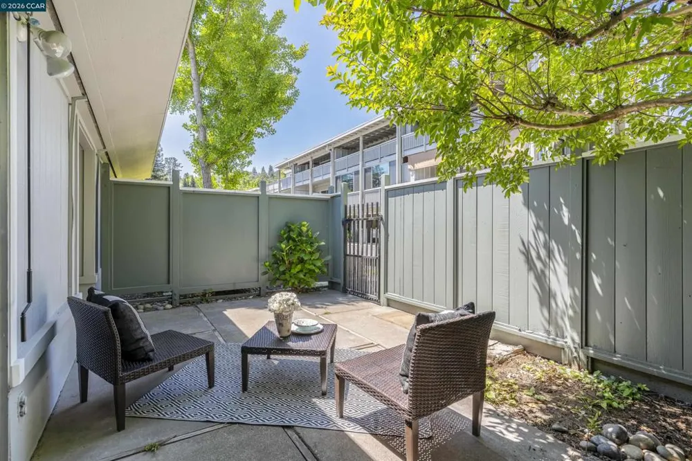 1109 Golden Rain Rd #4 Walnut Creek, CA 94595
