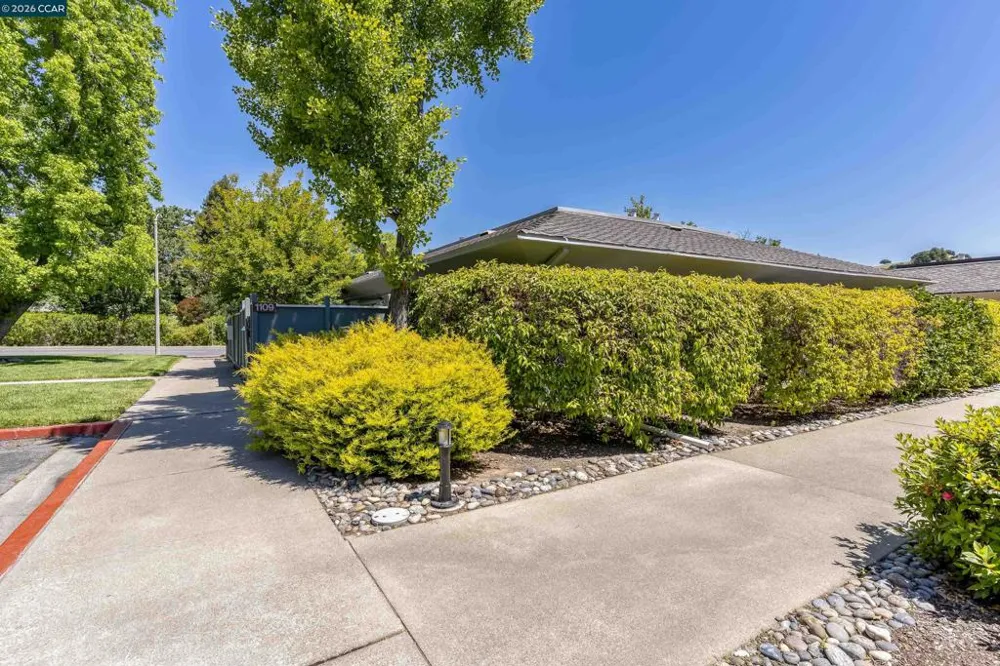 1109 Golden Rain Rd #4 Walnut Creek, CA 94595