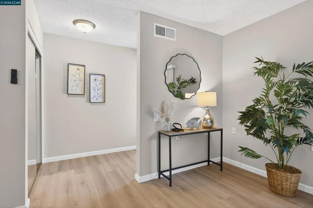 1109 Golden Rain Rd #4 Walnut Creek, CA 94595