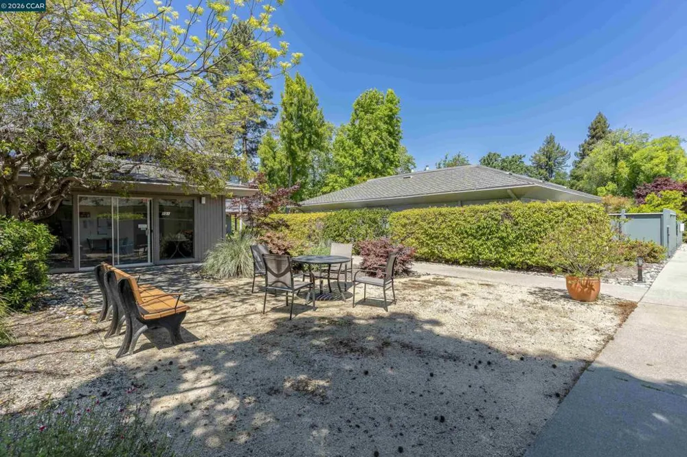 1109 Golden Rain Rd #4 Walnut Creek, CA 94595