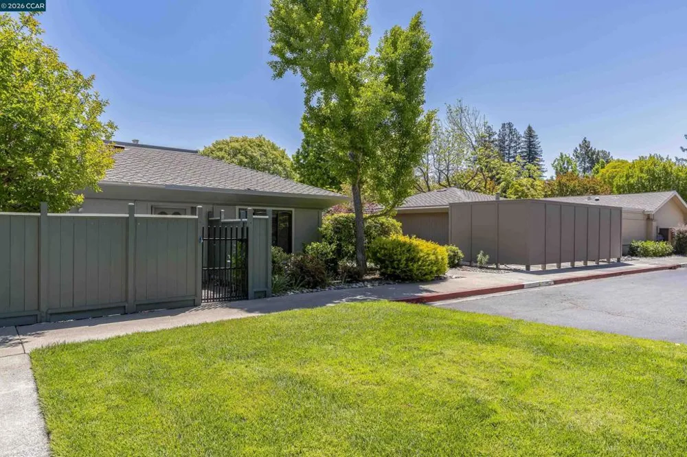 1109 Golden Rain Rd #4 Walnut Creek, CA 94595
