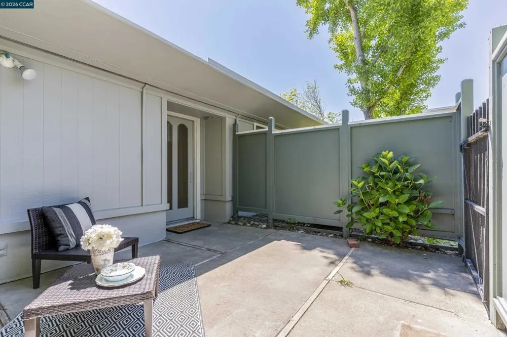 1109 Golden Rain Rd #4 Walnut Creek, CA 94595