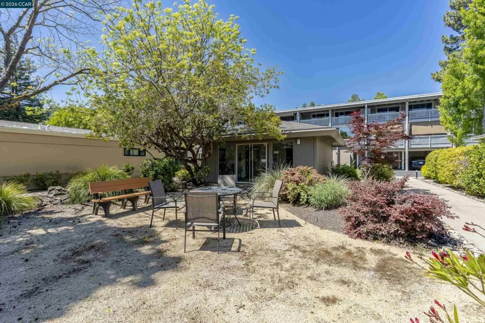 1109 Golden Rain Rd #4 Walnut Creek, CA 94595
