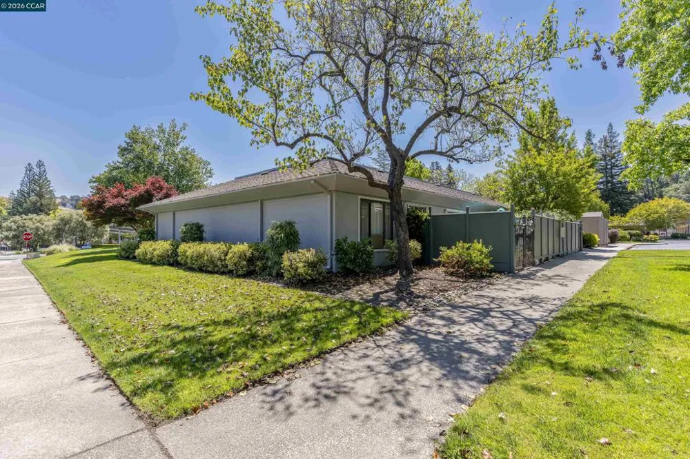 1109 Golden Rain Rd #4 Walnut Creek, CA 94595