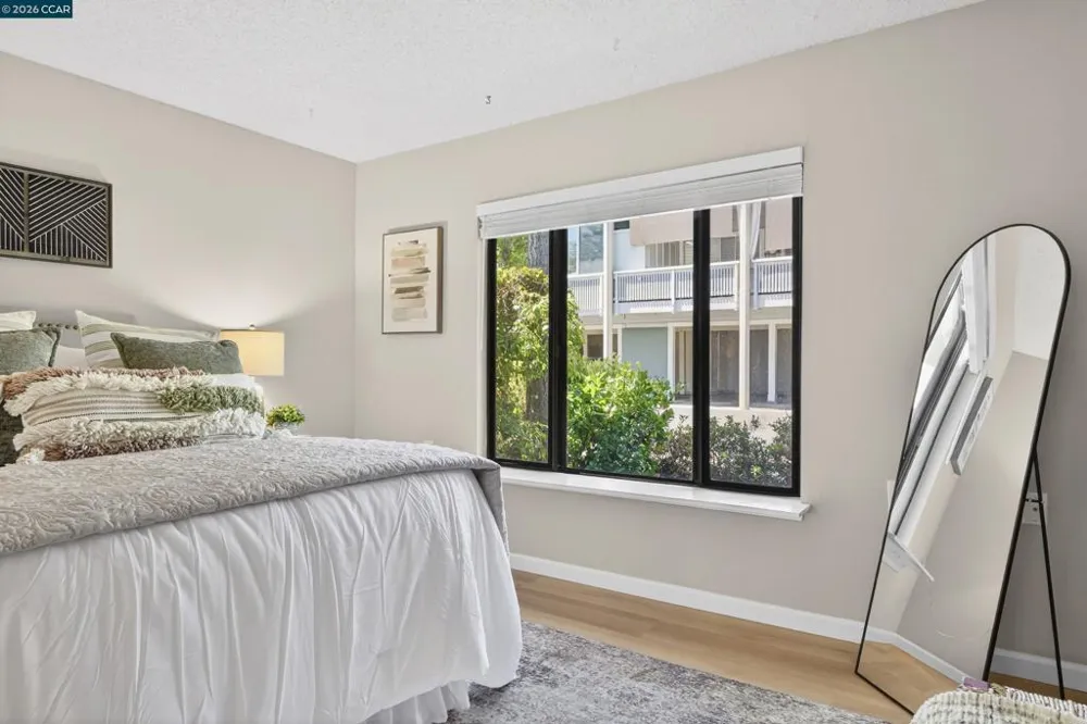 1109 Golden Rain Rd #4 Walnut Creek, CA 94595